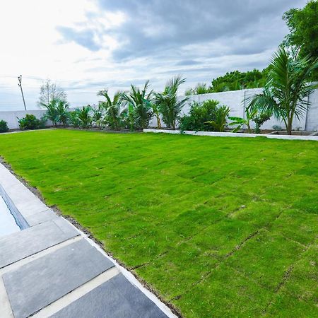 La Piscine Farm House Ауровил Екстериор снимка